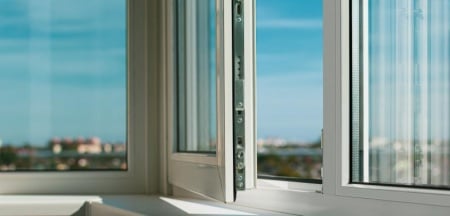 Guide pratique pour réussir la pose de vos fenêtres PVC et optimiser votre confort